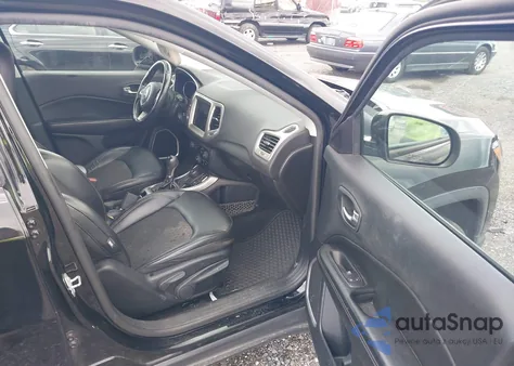 2018 Jeep Compass Latitude 4X4 from USA, damaged, VIN 3C4NJDBB1JT392421